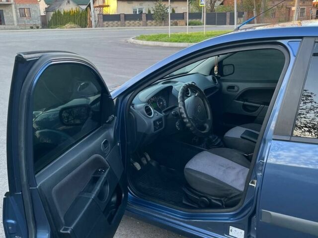 Синій Форд Фієста, об'ємом двигуна 1.2 л та пробігом 186 тис. км за 4100 $, фото 3 на Automoto.ua