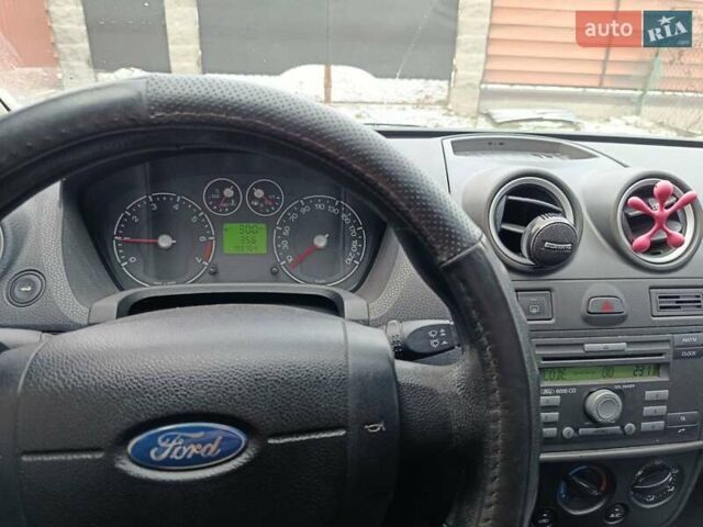 Синий Форд Фиеста, объемом двигателя 1.4 л и пробегом 199 тыс. км за 3350 $, фото 1 на Automoto.ua