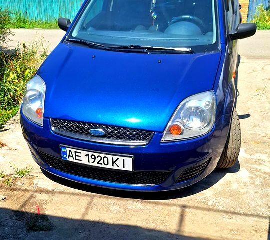 Синий Форд Фиеста, объемом двигателя 1.2 л и пробегом 171 тыс. км за 3800 $, фото 2 на Automoto.ua