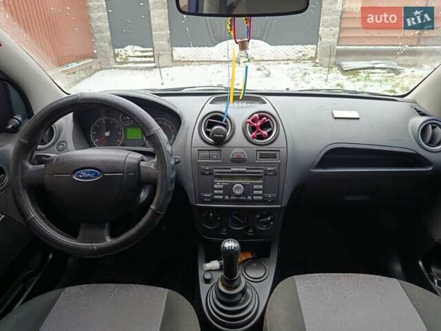 Синий Форд Фиеста, объемом двигателя 1.4 л и пробегом 199 тыс. км за 3350 $, фото 12 на Automoto.ua