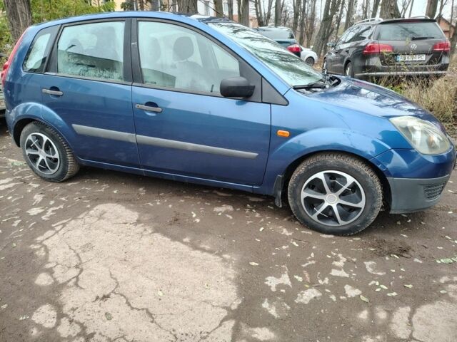Синій Форд Фієста, об'ємом двигуна 1.2 л та пробігом 280 тис. км за 3200 $, фото 4 на Automoto.ua