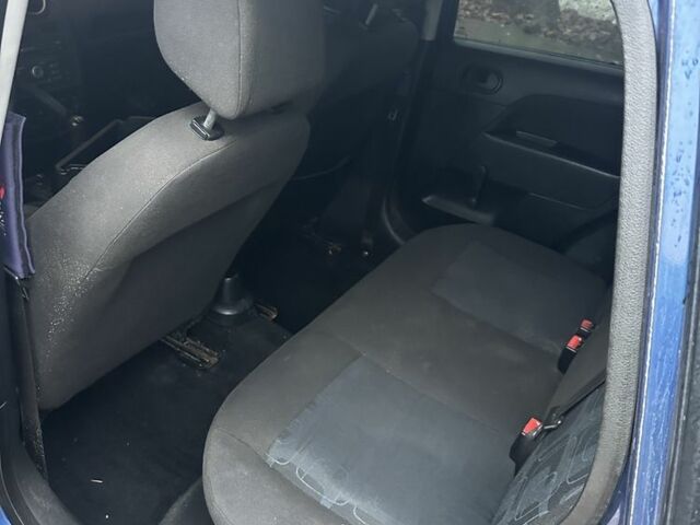 Синій Форд Фієста, об'ємом двигуна 1.4 л та пробігом 180 тис. км за 1100 $, фото 3 на Automoto.ua