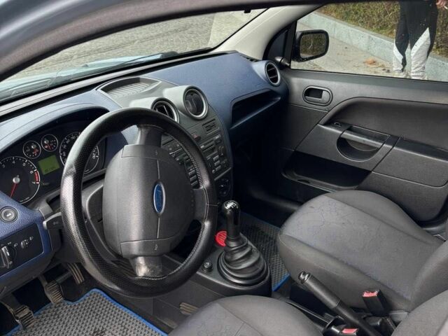 Синий Форд Фиеста, объемом двигателя 1.4 л и пробегом 301 тыс. км за 3700 $, фото 19 на Automoto.ua