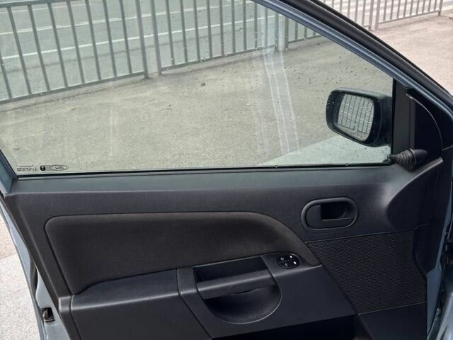 Синий Форд Фиеста, объемом двигателя 1.4 л и пробегом 301 тыс. км за 3700 $, фото 18 на Automoto.ua