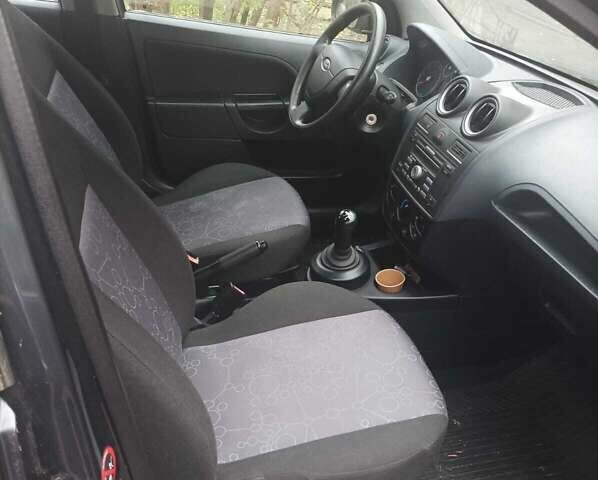 Синий Форд Фиеста, объемом двигателя 1.4 л и пробегом 139 тыс. км за 4300 $, фото 2 на Automoto.ua