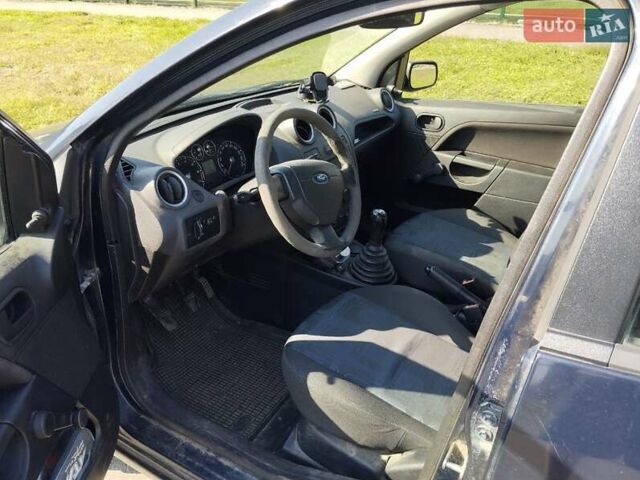 Синій Форд Фієста, об'ємом двигуна 1.24 л та пробігом 221 тис. км за 3900 $, фото 2 на Automoto.ua
