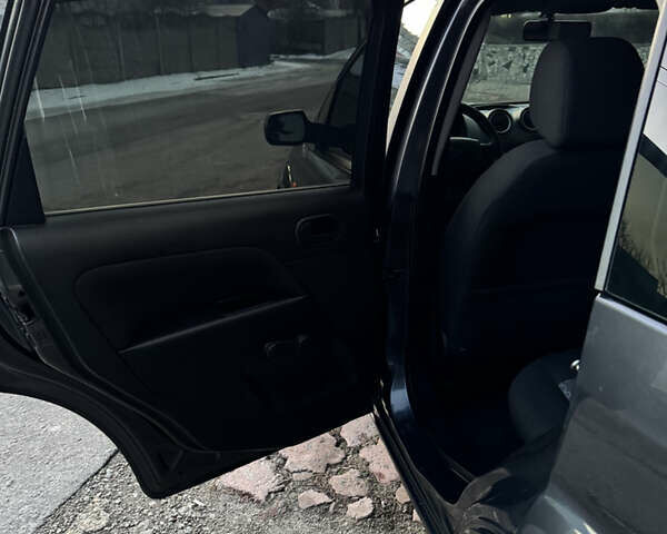 Синий Форд Фиеста, объемом двигателя 1.25 л и пробегом 250 тыс. км за 3200 $, фото 8 на Automoto.ua