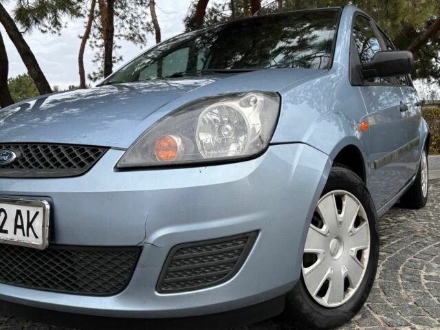 Синий Форд Фиеста, объемом двигателя 1.4 л и пробегом 301 тыс. км за 3700 $, фото 1 на Automoto.ua