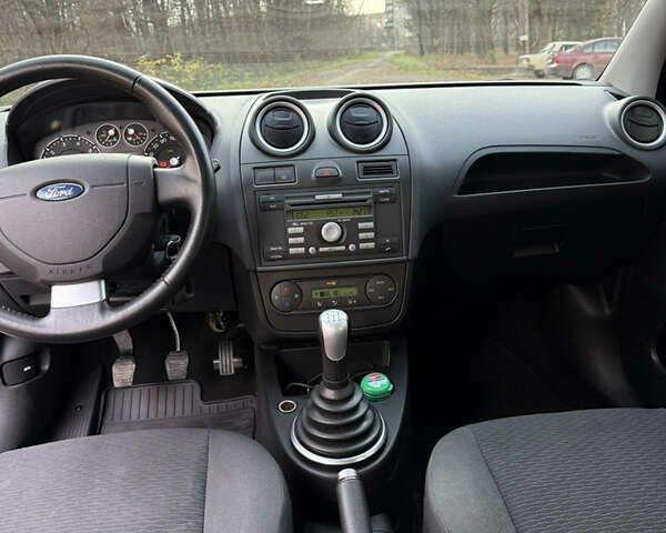 Синий Форд Фиеста, объемом двигателя 1.4 л и пробегом 155 тыс. км за 4800 $, фото 20 на Automoto.ua