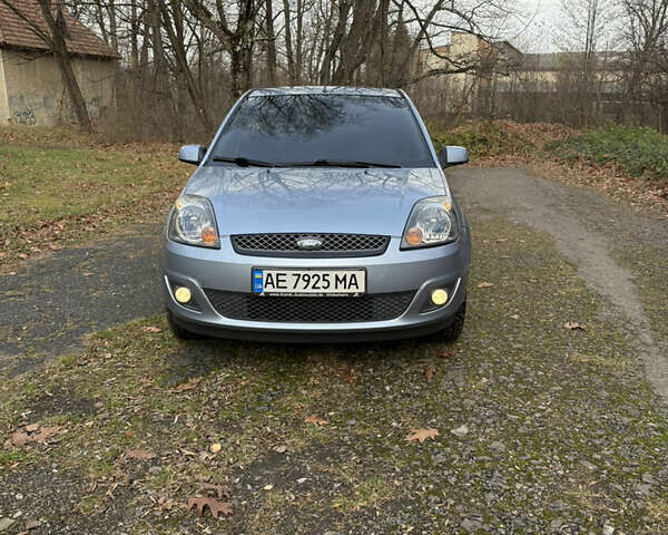 Синий Форд Фиеста, объемом двигателя 1.4 л и пробегом 155 тыс. км за 4800 $, фото 2 на Automoto.ua