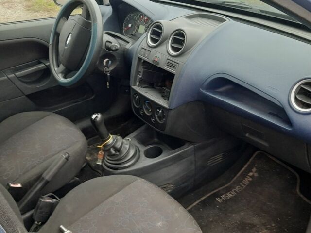 Синій Форд Фієста, об'ємом двигуна 1.3 л та пробігом 102 тис. км за 3400 $, фото 14 на Automoto.ua