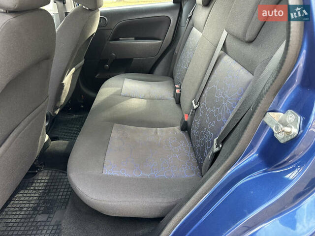 Синій Форд Фієста, об'ємом двигуна 1.4 л та пробігом 226 тис. км за 4299 $, фото 33 на Automoto.ua