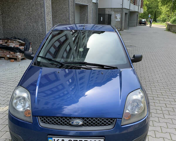 Синий Форд Фиеста, объемом двигателя 1.24 л и пробегом 210 тыс. км за 3700 $, фото 3 на Automoto.ua