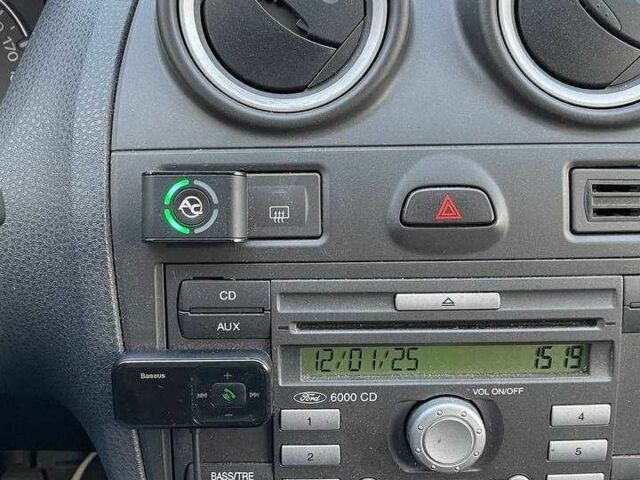 Синий Форд Фиеста, объемом двигателя 1.4 л и пробегом 277 тыс. км за 3600 $, фото 11 на Automoto.ua