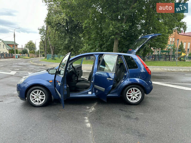 Синий Форд Фиеста, объемом двигателя 1.3 л и пробегом 226 тыс. км за 4299 $, фото 4 на Automoto.ua
