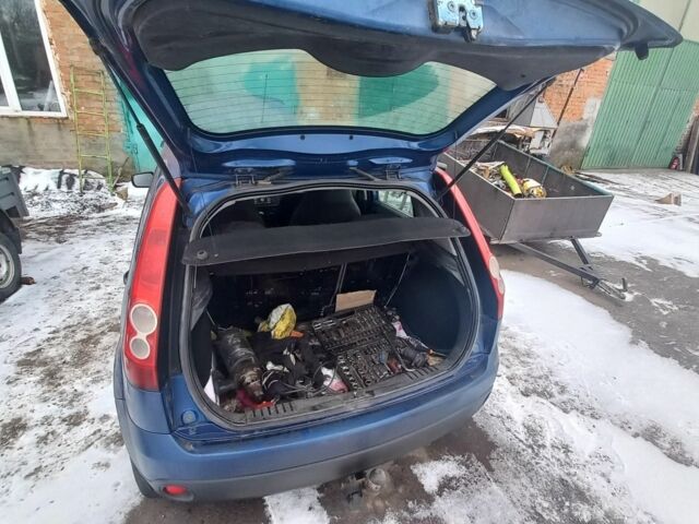 Синий Форд Фиеста, объемом двигателя 1.3 л и пробегом 340 тыс. км за 2852 $, фото 3 на Automoto.ua