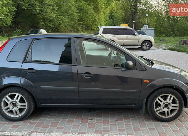 Синий Форд Фиеста, объемом двигателя 1.39 л и пробегом 215 тыс. км за 4200 $, фото 3 на Automoto.ua