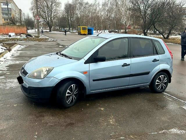 Синий Форд Фиеста, объемом двигателя 1.4 л и пробегом 213 тыс. км за 4550 $, фото 5 на Automoto.ua