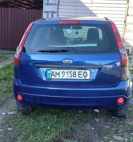Синій Форд Фієста, об'ємом двигуна 1.24 л та пробігом 255 тис. км за 3600 $, фото 4 на Automoto.ua