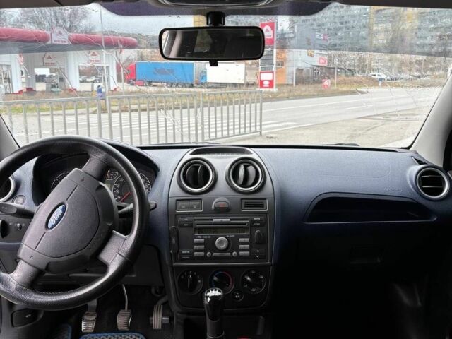 Синий Форд Фиеста, объемом двигателя 1.4 л и пробегом 301 тыс. км за 3700 $, фото 14 на Automoto.ua