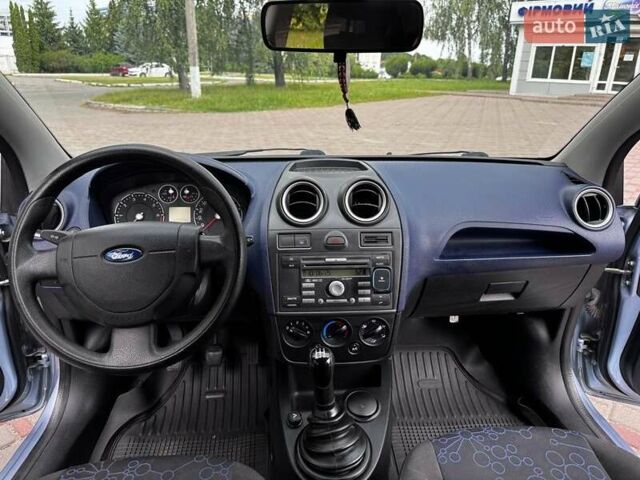Синий Форд Фиеста, объемом двигателя 1.4 л и пробегом 92 тыс. км за 3900 $, фото 8 на Automoto.ua