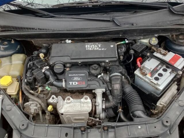 Синий Форд Фиеста, объемом двигателя 1.4 л и пробегом 247 тыс. км за 3950 $, фото 5 на Automoto.ua