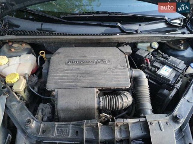 Синий Форд Фиеста, объемом двигателя 1.3 л и пробегом 200 тыс. км за 4500 $, фото 4 на Automoto.ua