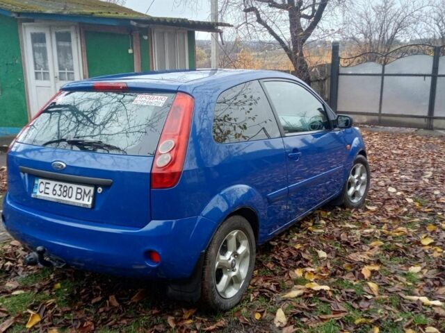 Синий Форд Фиеста, объемом двигателя 1.4 л и пробегом 247 тыс. км за 3950 $, фото 2 на Automoto.ua