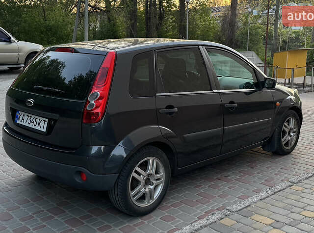 Синий Форд Фиеста, объемом двигателя 1.39 л и пробегом 215 тыс. км за 4200 $, фото 7 на Automoto.ua