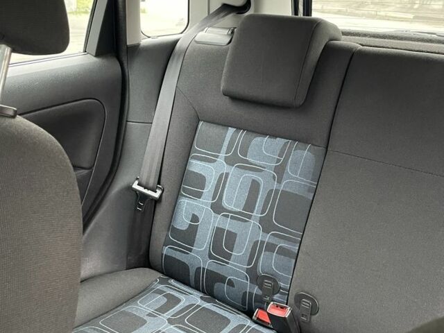 Синій Форд Фієста, об'ємом двигуна 1.2 л та пробігом 208 тис. км за 4162 $, фото 7 на Automoto.ua