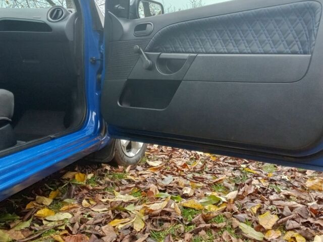 Синий Форд Фиеста, объемом двигателя 1.4 л и пробегом 247 тыс. км за 3950 $, фото 7 на Automoto.ua