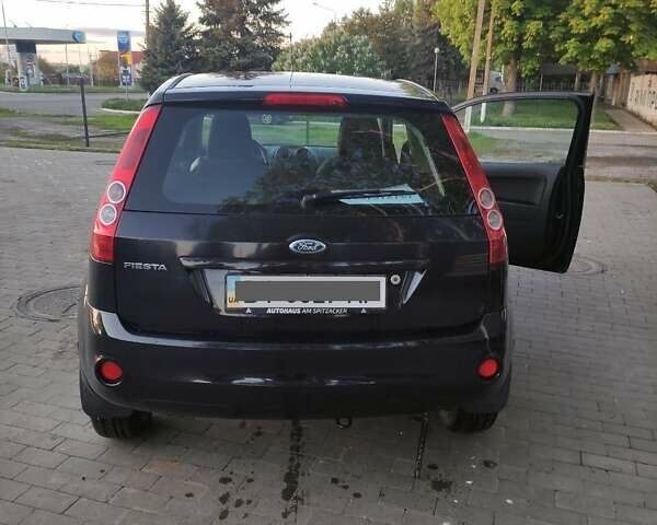 Синий Форд Фиеста, объемом двигателя 1.3 л и пробегом 200 тыс. км за 4500 $, фото 2 на Automoto.ua