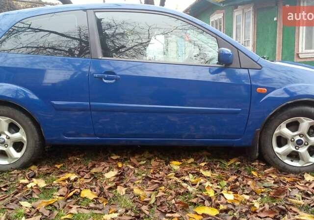 Синий Форд Фиеста, объемом двигателя 1.4 л и пробегом 248 тыс. км за 3550 $, фото 6 на Automoto.ua
