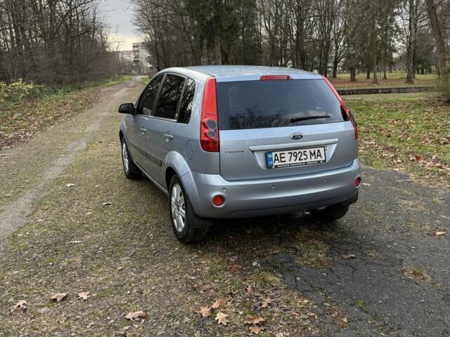 Синій Форд Фієста, об'ємом двигуна 1.4 л та пробігом 155 тис. км за 4800 $, фото 3 на Automoto.ua