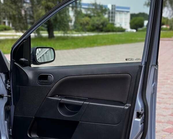 Синий Форд Фиеста, объемом двигателя 1.4 л и пробегом 92 тыс. км за 3900 $, фото 16 на Automoto.ua