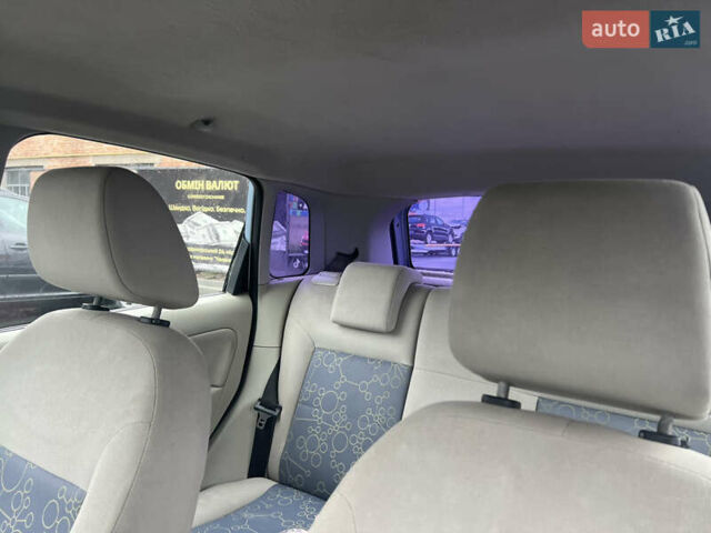 Синий Форд Фиеста, объемом двигателя 1.4 л и пробегом 140 тыс. км за 3799 $, фото 14 на Automoto.ua