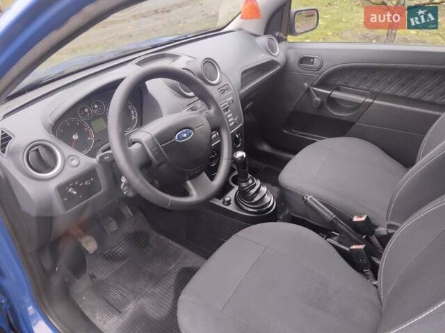 Синий Форд Фиеста, объемом двигателя 1.4 л и пробегом 248 тыс. км за 3550 $, фото 31 на Automoto.ua