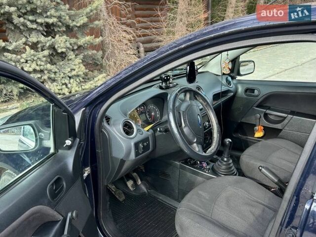 Синий Форд Фиеста, объемом двигателя 1.24 л и пробегом 182 тыс. км за 3900 $, фото 10 на Automoto.ua