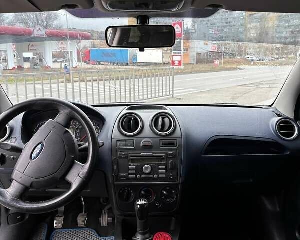Синій Форд Фієста, об'ємом двигуна 1.4 л та пробігом 301 тис. км за 3700 $, фото 13 на Automoto.ua