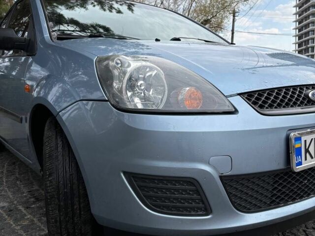 Синий Форд Фиеста, объемом двигателя 1.4 л и пробегом 301 тыс. км за 3700 $, фото 5 на Automoto.ua