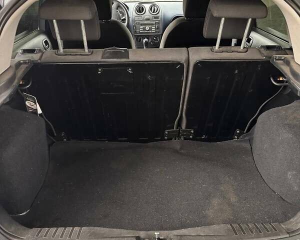 Синій Форд Фієста, об'ємом двигуна 1.4 л та пробігом 301 тис. км за 3700 $, фото 14 на Automoto.ua