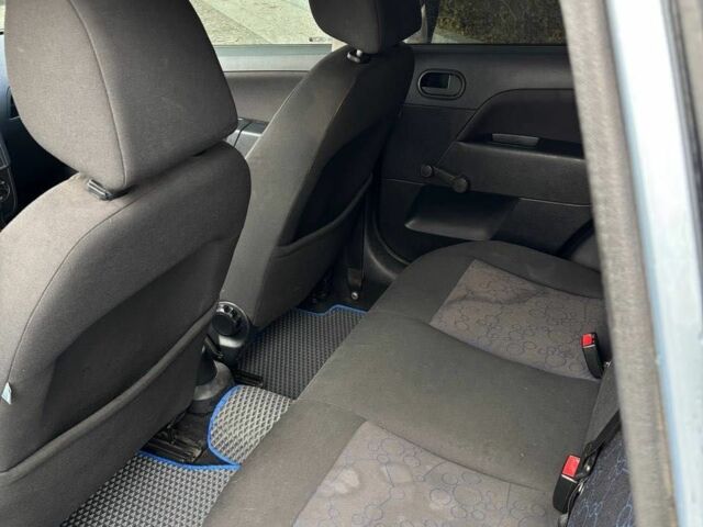 Синий Форд Фиеста, объемом двигателя 1.4 л и пробегом 301 тыс. км за 3700 $, фото 17 на Automoto.ua