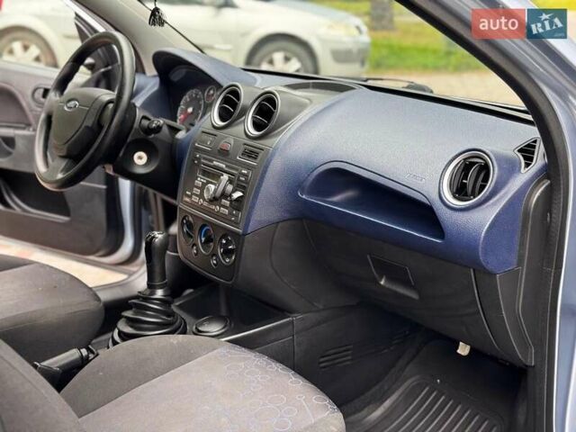 Синий Форд Фиеста, объемом двигателя 1.4 л и пробегом 92 тыс. км за 3900 $, фото 15 на Automoto.ua
