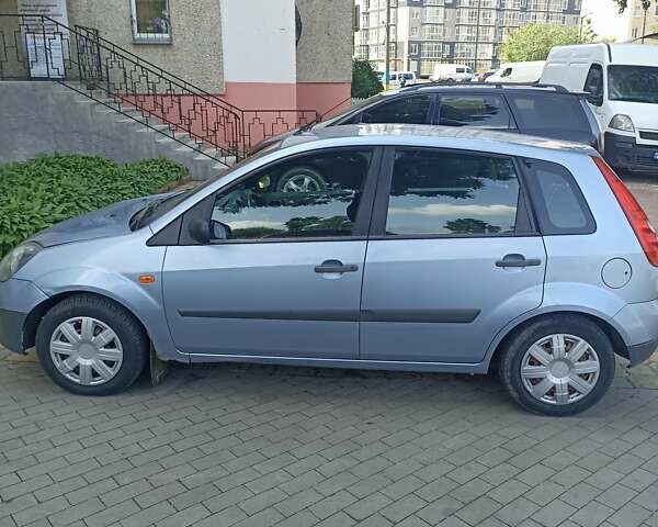 Синій Форд Фієста, об'ємом двигуна 1.24 л та пробігом 217 тис. км за 3300 $, фото 4 на Automoto.ua
