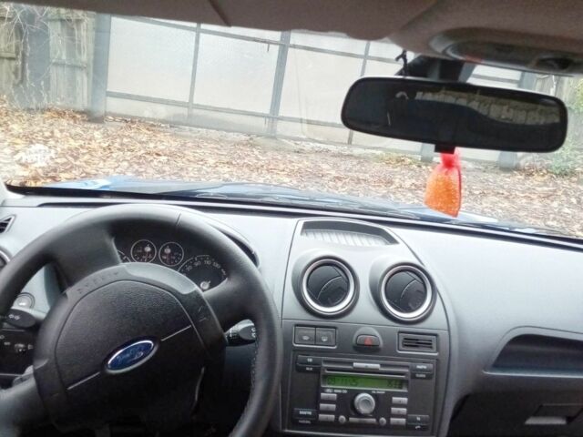 Синий Форд Фиеста, объемом двигателя 1.4 л и пробегом 247 тыс. км за 3950 $, фото 21 на Automoto.ua