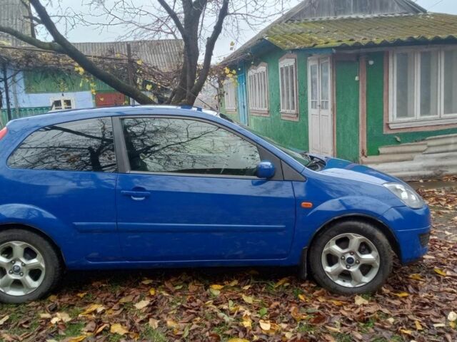 Синий Форд Фиеста, объемом двигателя 1.4 л и пробегом 247 тыс. км за 3950 $, фото 18 на Automoto.ua
