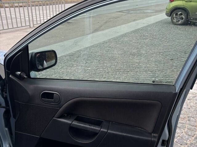 Синий Форд Фиеста, объемом двигателя 1.4 л и пробегом 301 тыс. км за 3700 $, фото 12 на Automoto.ua