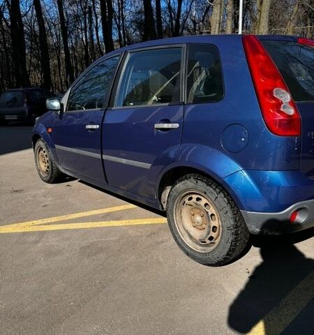 Синій Форд Фієста, об'ємом двигуна 1.4 л та пробігом 105 тис. км за 4550 $, фото 5 на Automoto.ua