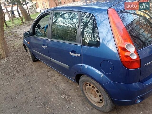 Синий Форд Фиеста, объемом двигателя 1.3 л и пробегом 155 тыс. км за 3200 $, фото 2 на Automoto.ua