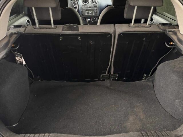 Синий Форд Фиеста, объемом двигателя 1.4 л и пробегом 301 тыс. км за 3700 $, фото 15 на Automoto.ua